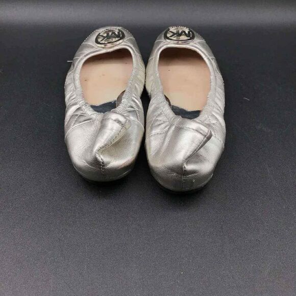 MICHAEL KORS MK Designer METALLIC SILVER LEATHER BALLET FLATS SILVER - SIZE 8M - Picture 4 of 7